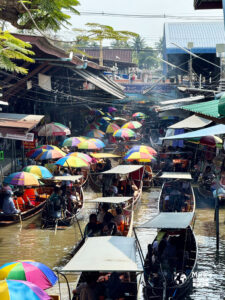 Damnoen Saduak Floating Market